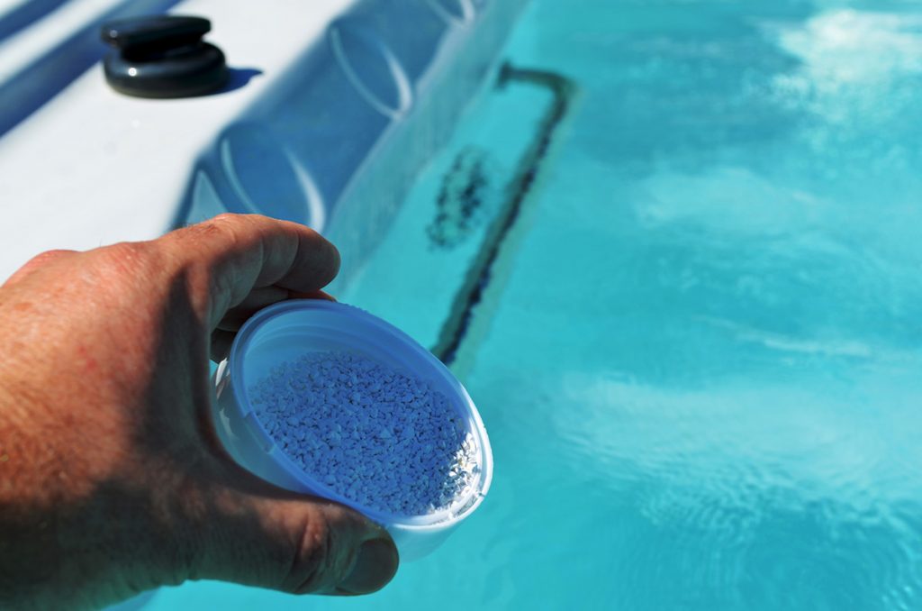 Traitement du spa : faut-il choisir le chlore ou le brome ?